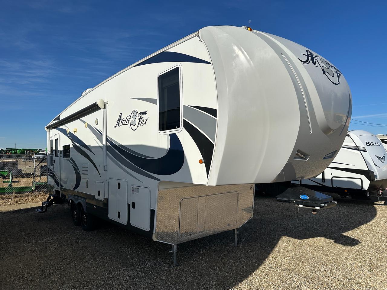 2017 ARCTIC FOX 29-5T 