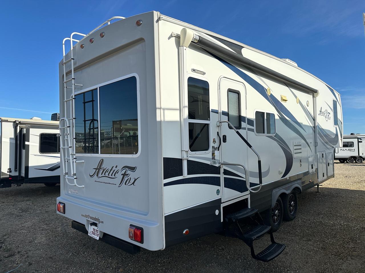 2017 ARCTIC FOX 29-5T 