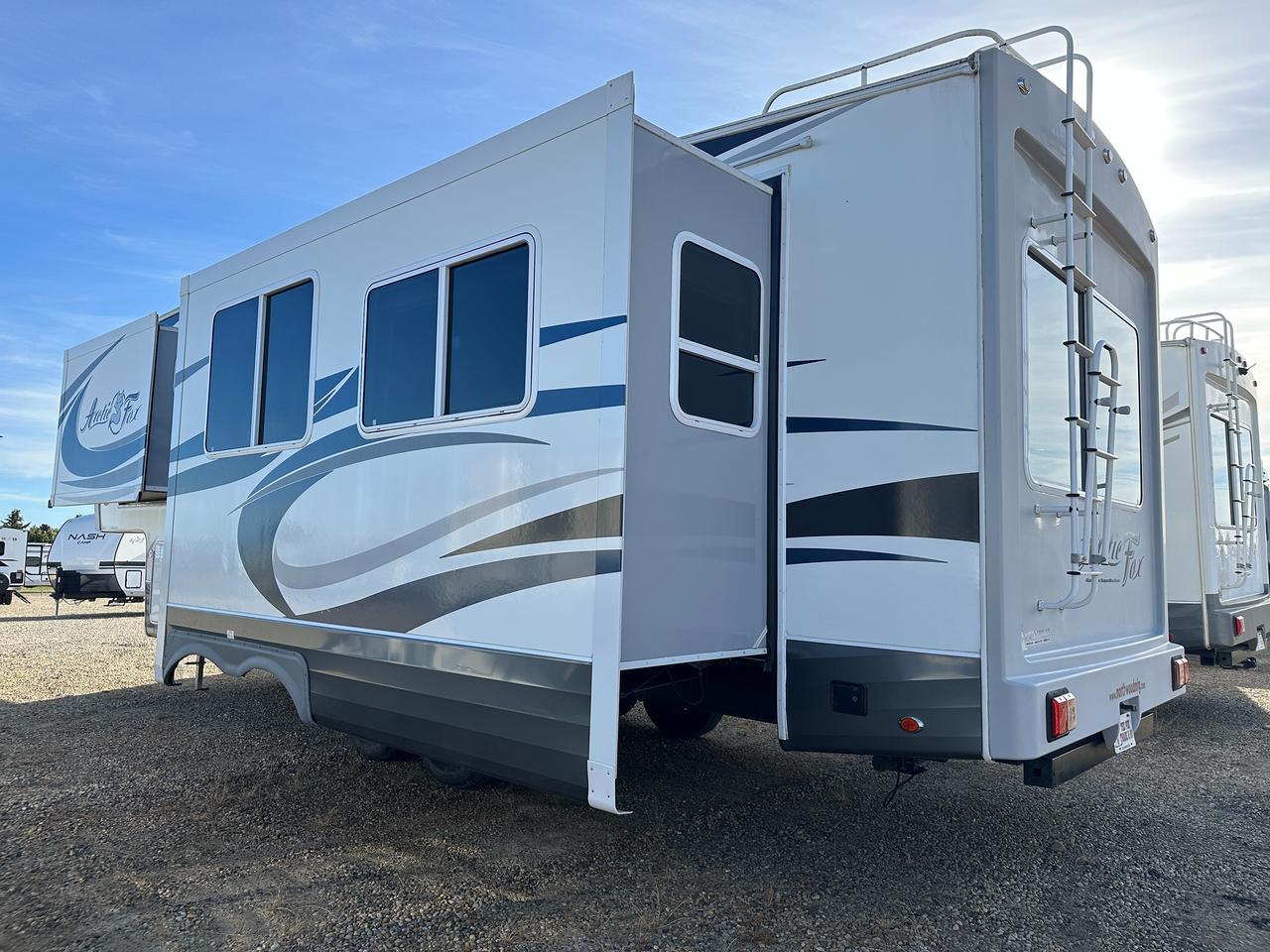 2017 ARCTIC FOX 29-5T 