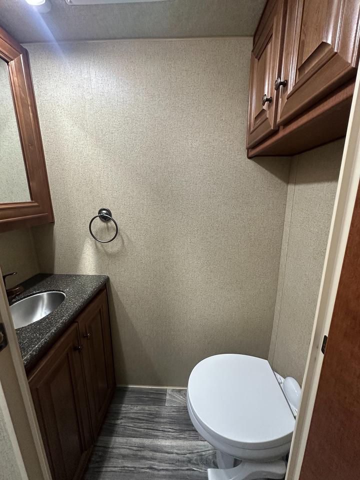 2017 ARCTIC FOX 29-5T 