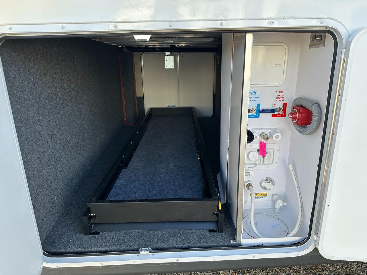 2017 ARCTIC FOX 29-5T 
