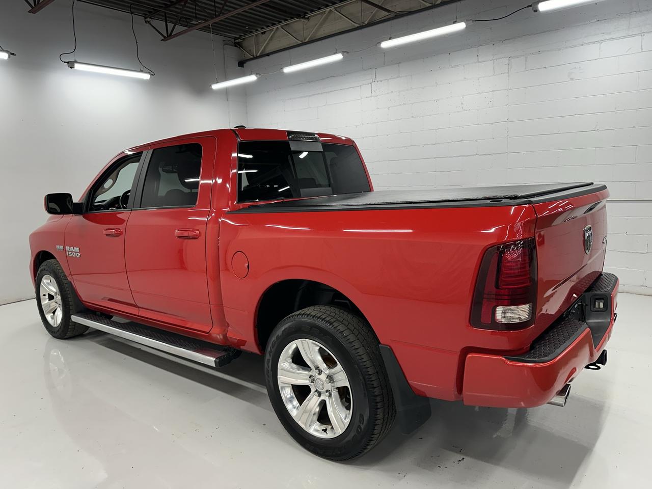 2017 RAM 1500 4WD Crew Cab 140.5" Sport Photo23