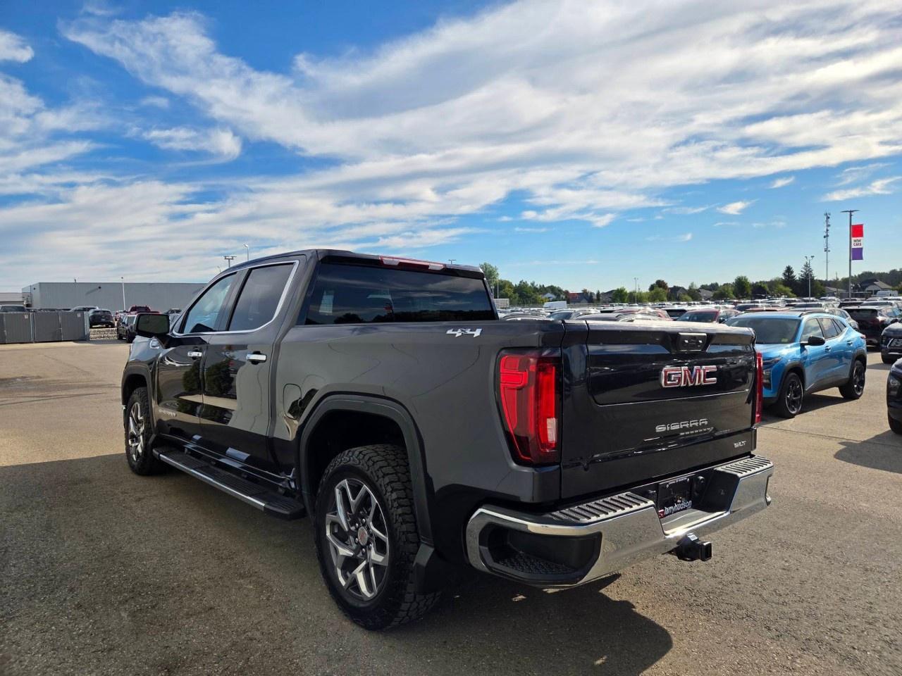 2025 GMC Sierra 1500 Crew Cab Short Box 4-Wheel Drive SLT Photo
