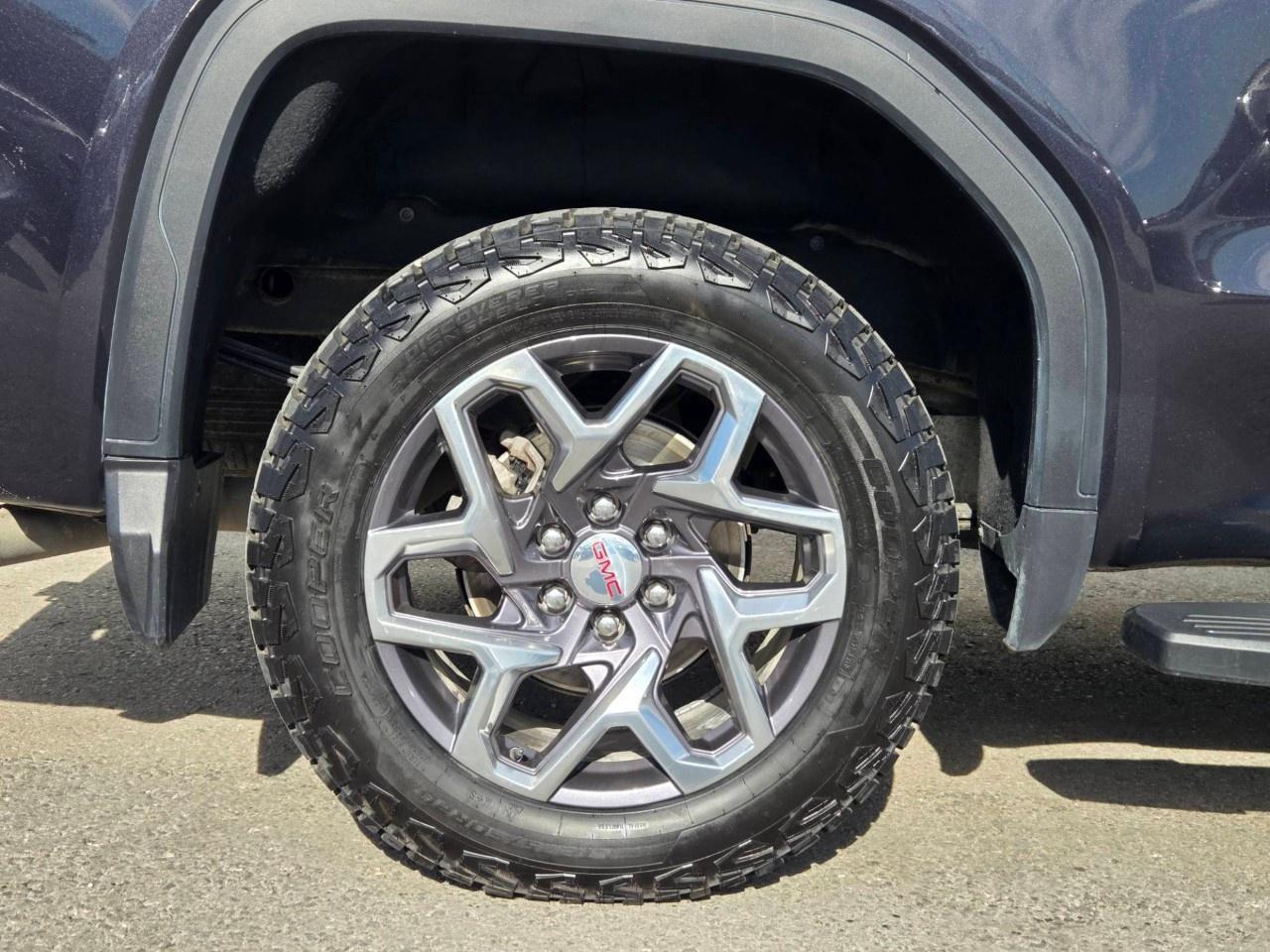 2025 GMC Sierra 1500 Crew Cab Short Box 4-Wheel Drive SLT Photo