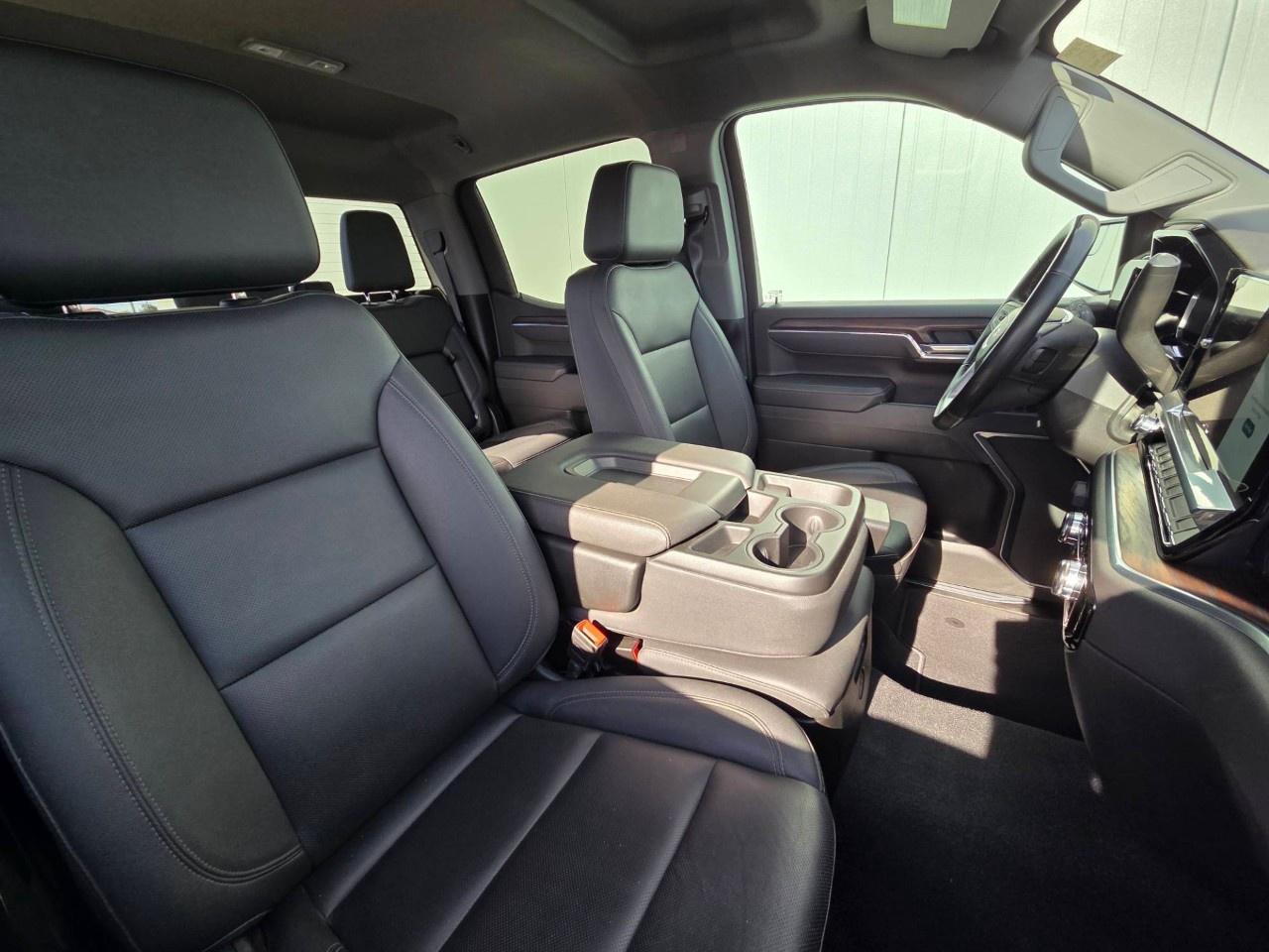 2025 GMC Sierra 1500 Crew Cab Short Box 4-Wheel Drive SLT Photo