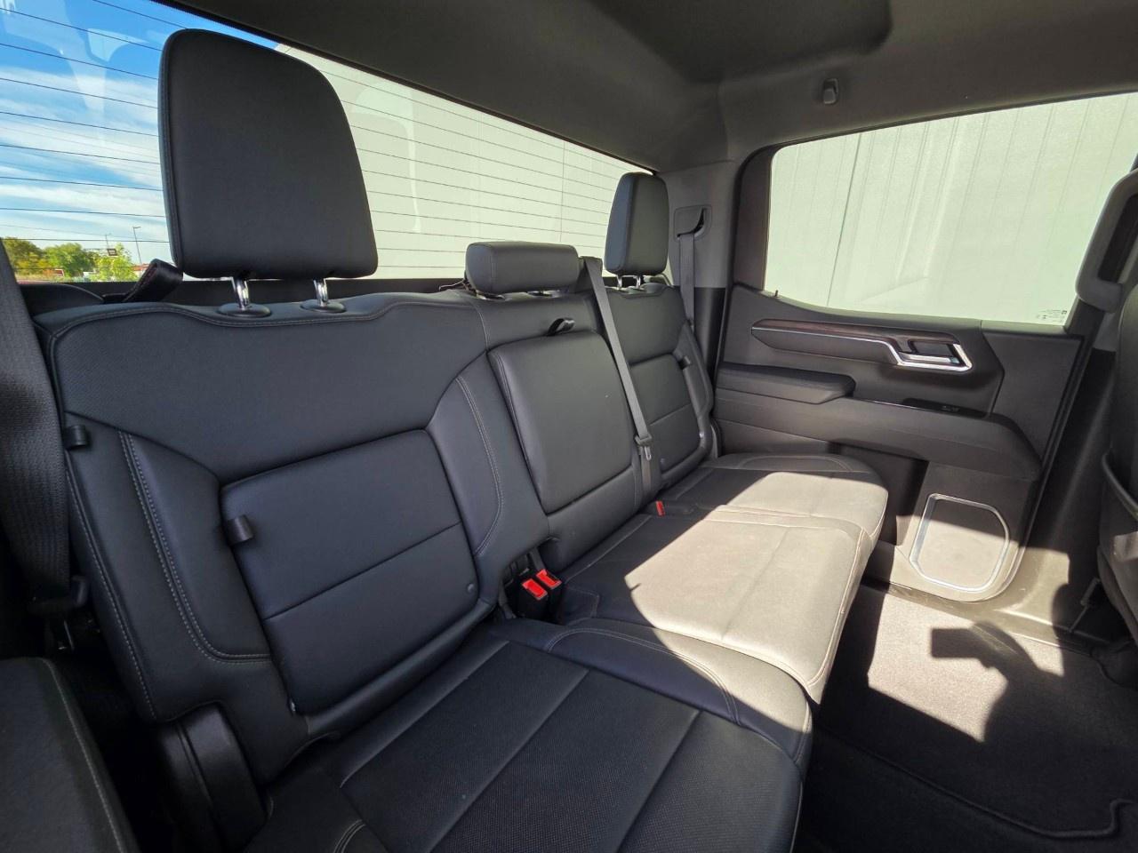 2025 GMC Sierra 1500 Crew Cab Short Box 4-Wheel Drive SLT Photo