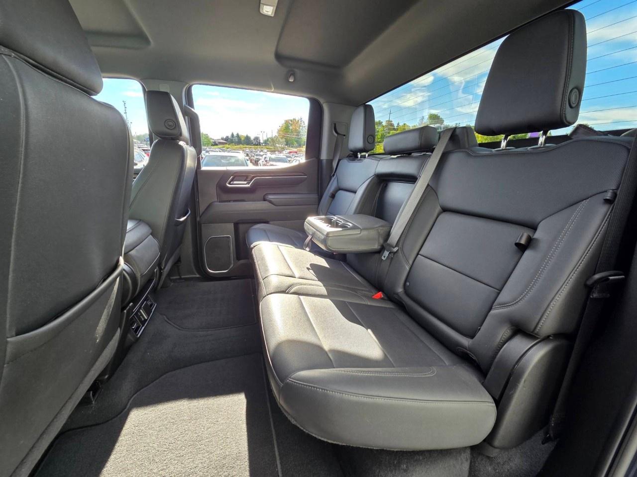 2025 GMC Sierra 1500 Crew Cab Short Box 4-Wheel Drive SLT Photo