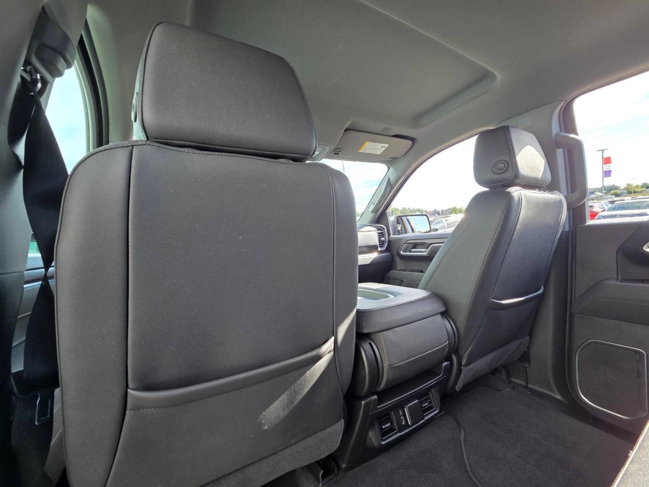 2025 GMC Sierra 1500 Crew Cab Short Box 4-Wheel Drive SLT Photo