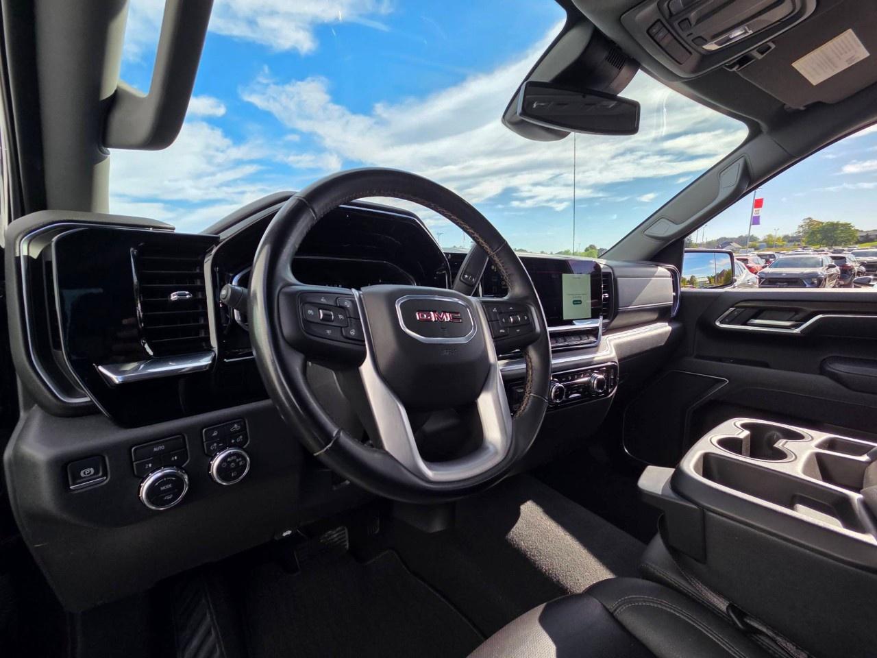 2025 GMC Sierra 1500 Crew Cab Short Box 4-Wheel Drive SLT Photo