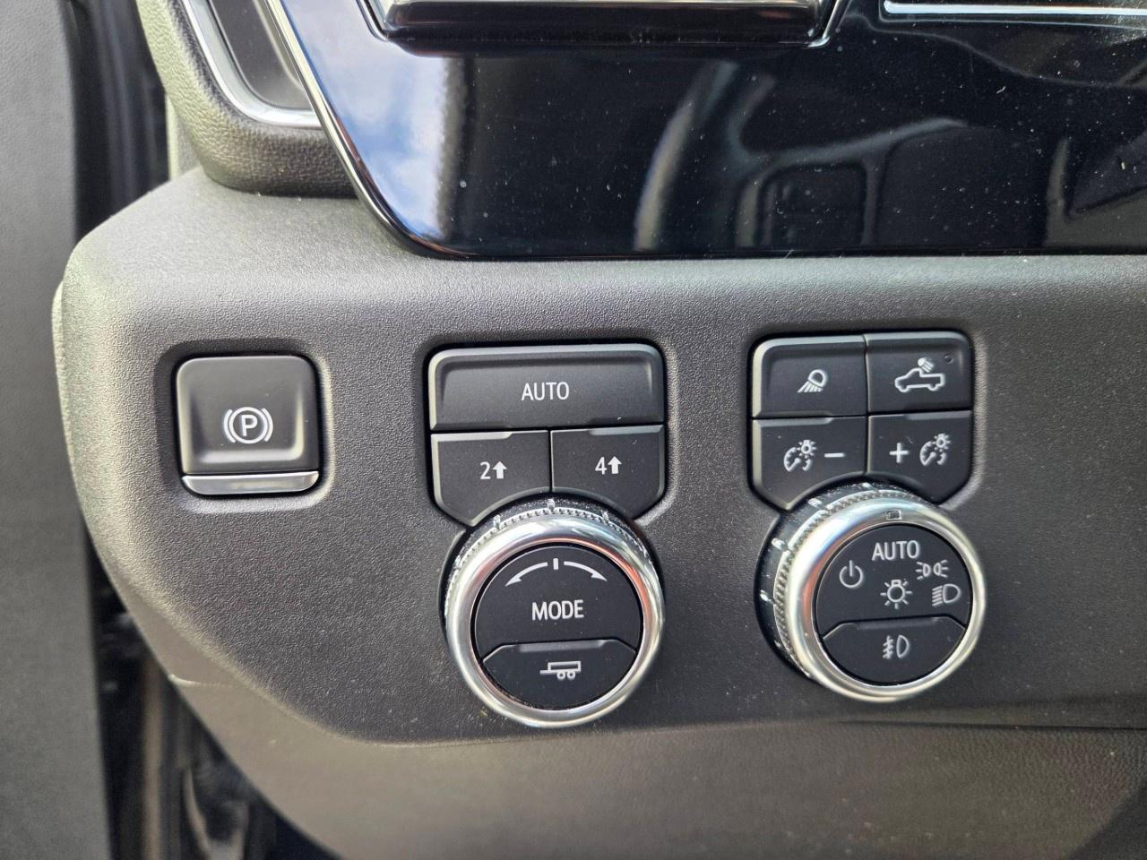 2025 GMC Sierra 1500 Crew Cab Short Box 4-Wheel Drive SLT Photo