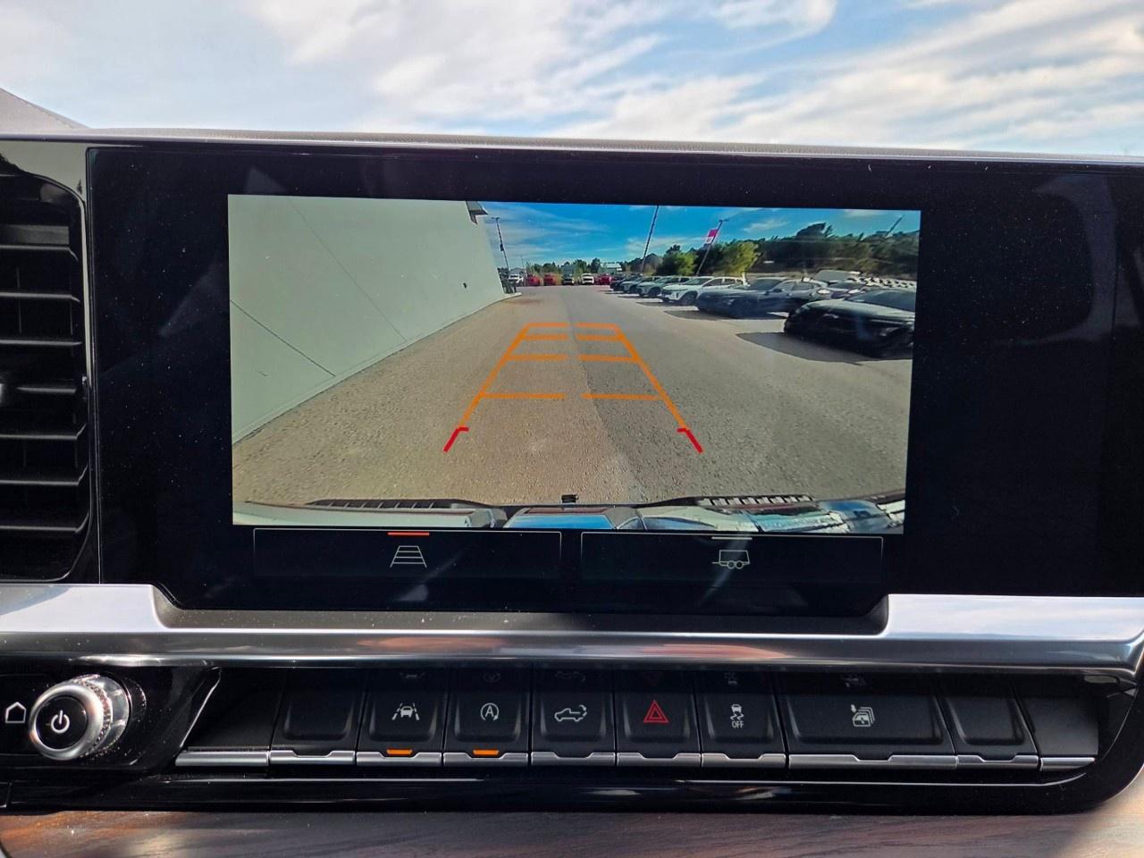 2025 GMC Sierra 1500 Crew Cab Short Box 4-Wheel Drive SLT Photo