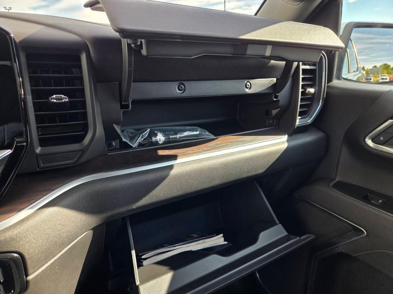 2025 GMC Sierra 1500 Crew Cab Short Box 4-Wheel Drive SLT Photo