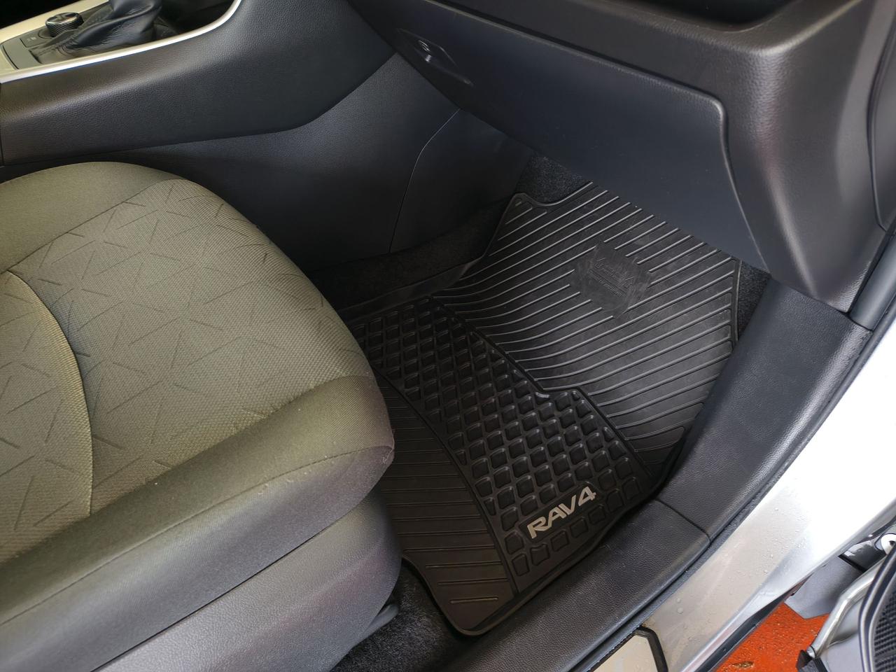 2023 Toyota RAV4 Hybrid XLE Photo0