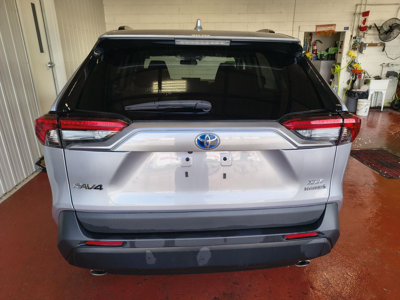 2023 Toyota RAV4 Hybrid XLE Photo