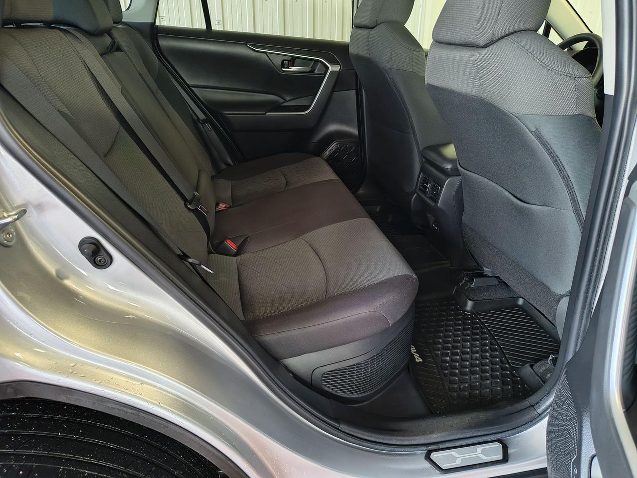 2023 Toyota RAV4 Hybrid XLE Photo