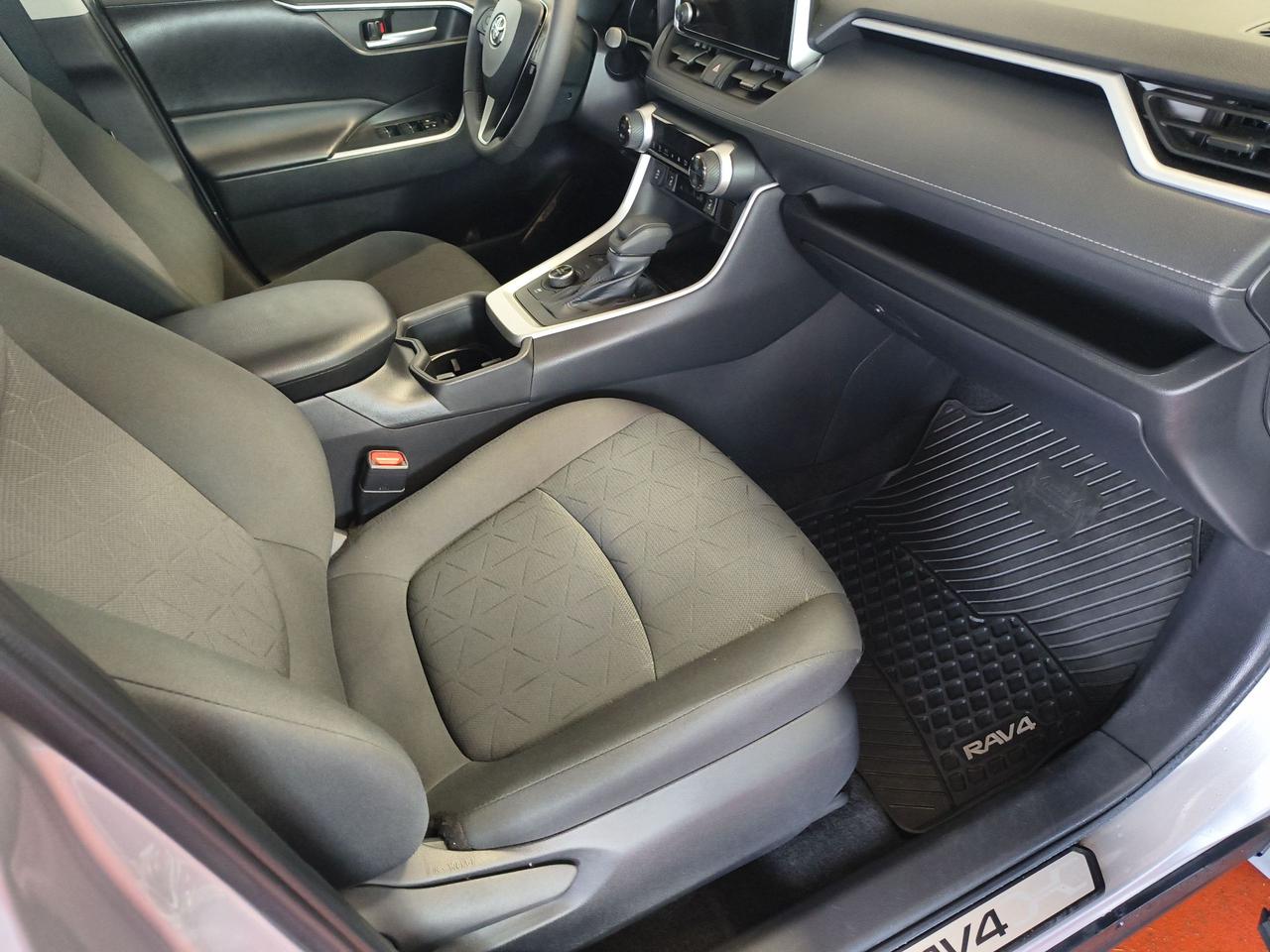 2023 Toyota RAV4 Hybrid XLE Photo0