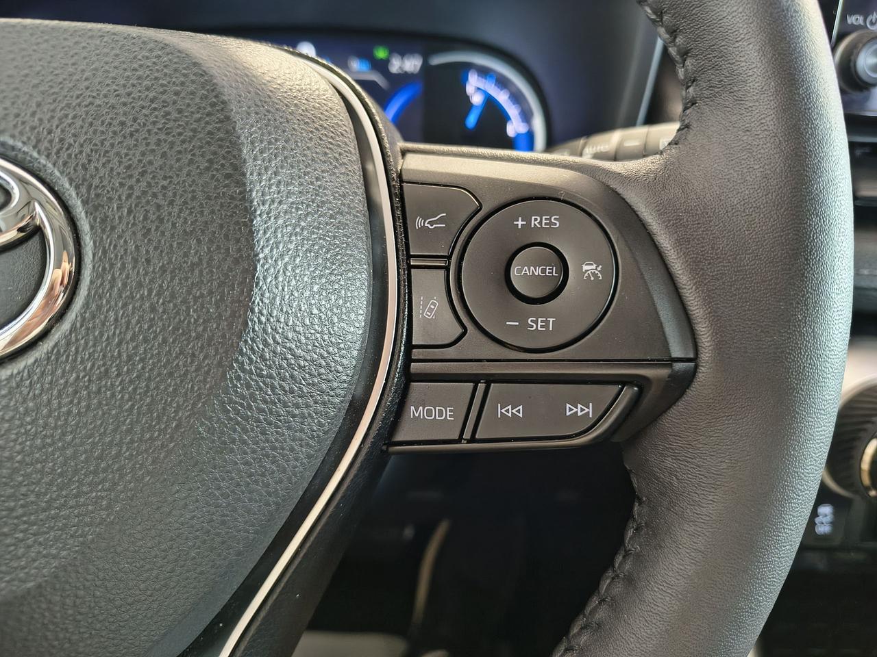2023 Toyota RAV4 Hybrid XLE Photo0