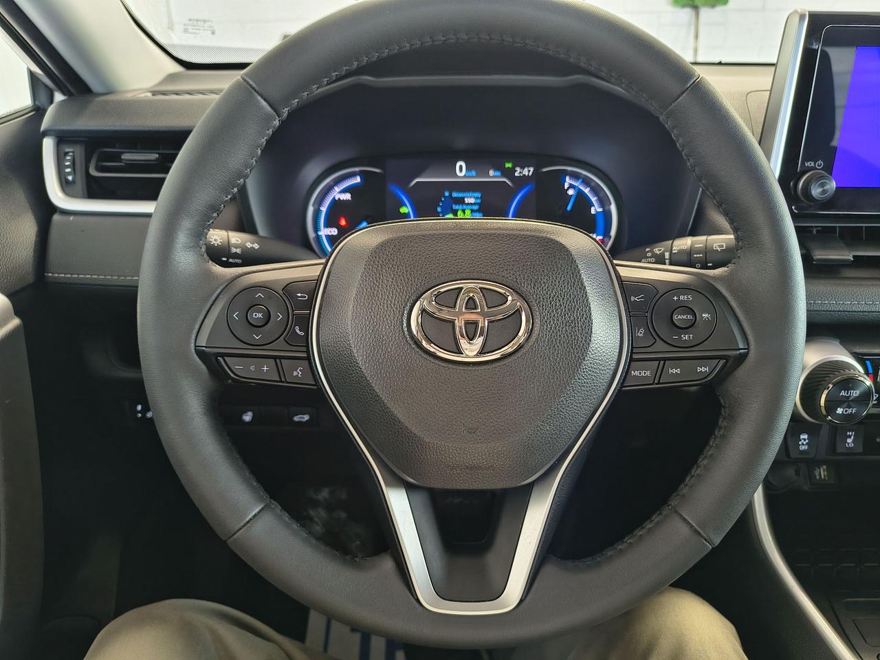 2023 Toyota RAV4 Hybrid XLE Photo0