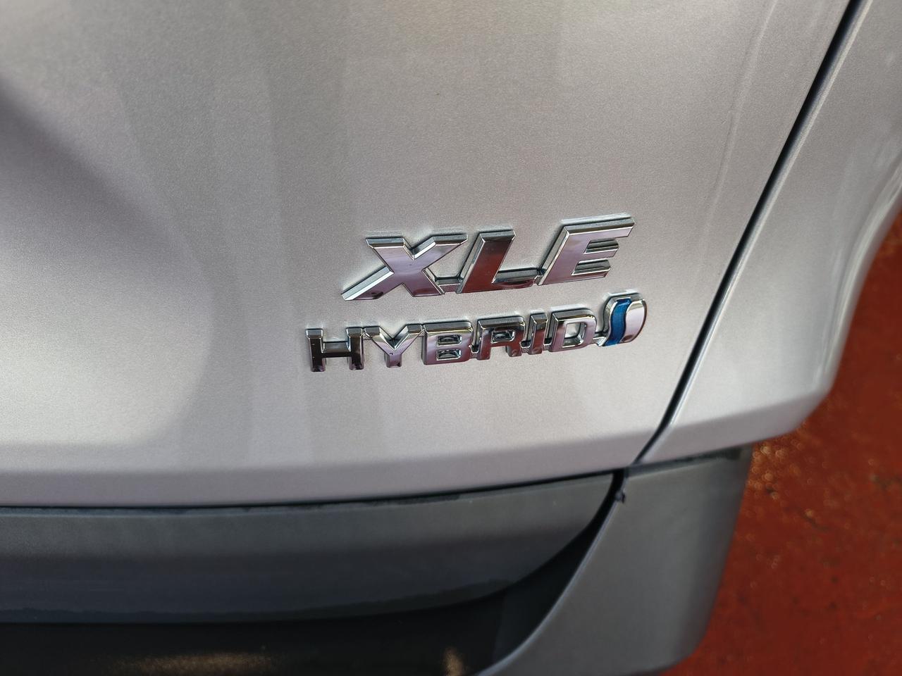 2023 Toyota RAV4 Hybrid XLE Photo
