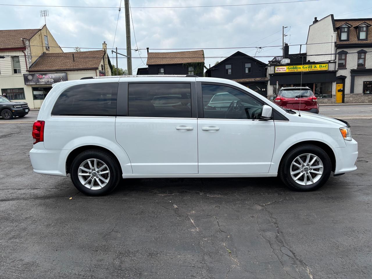 2019 Dodge Grand Caravan SXT Premium Plus Photo4