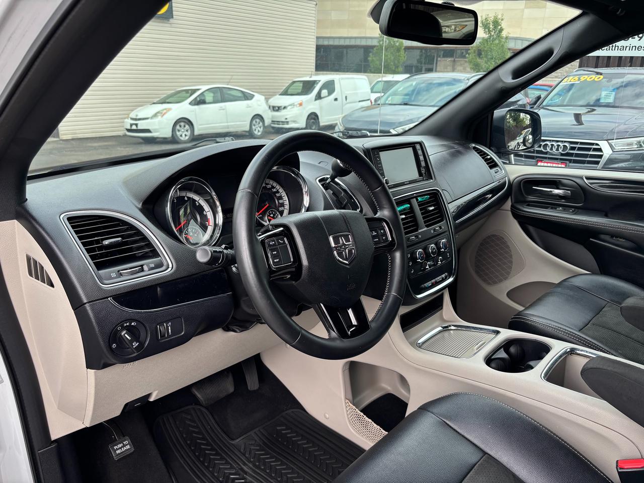 2019 Dodge Grand Caravan SXT Premium Plus Photo