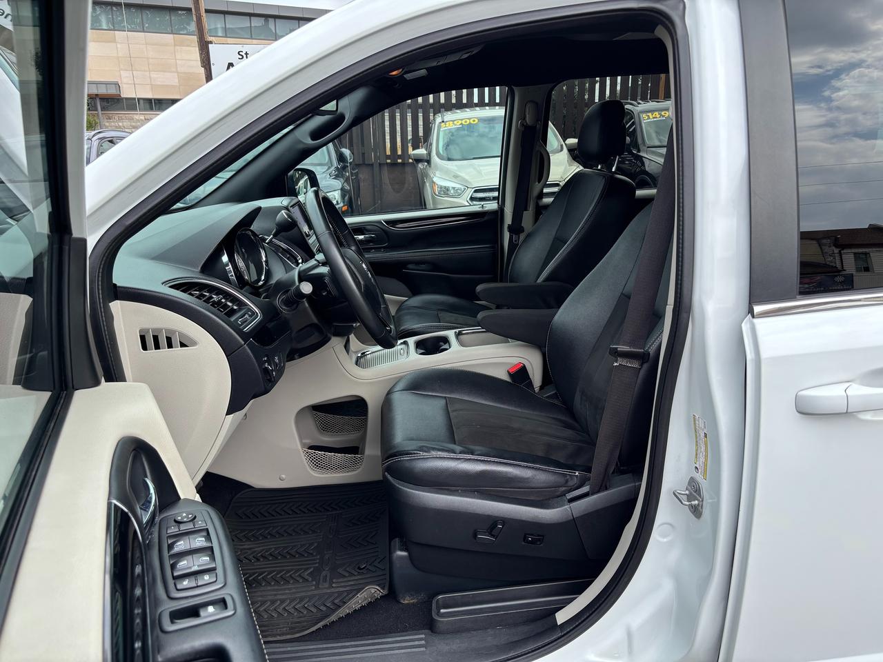 2019 Dodge Grand Caravan SXT Premium Plus Photo