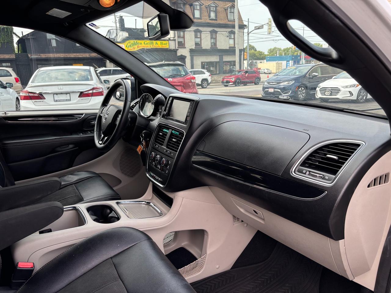 2019 Dodge Grand Caravan SXT Premium Plus Photo
