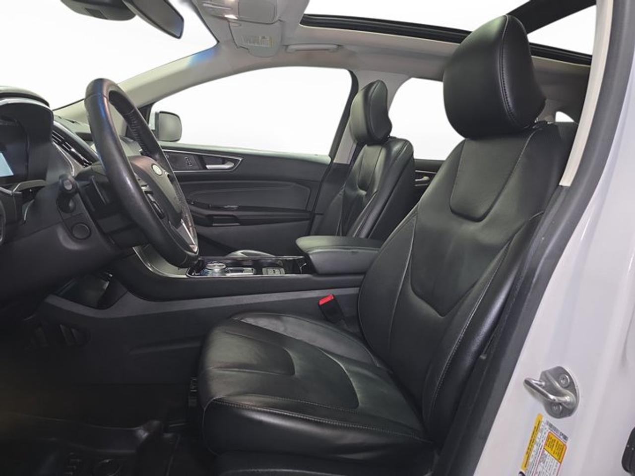 2019 Ford Edge Titanium Photo