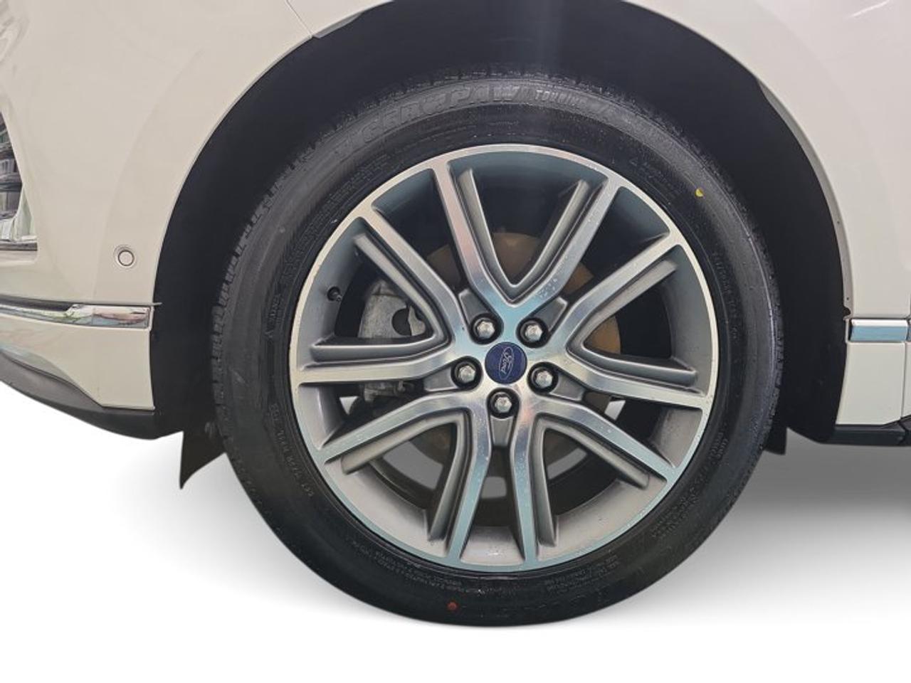 2019 Ford Edge Titanium Photo