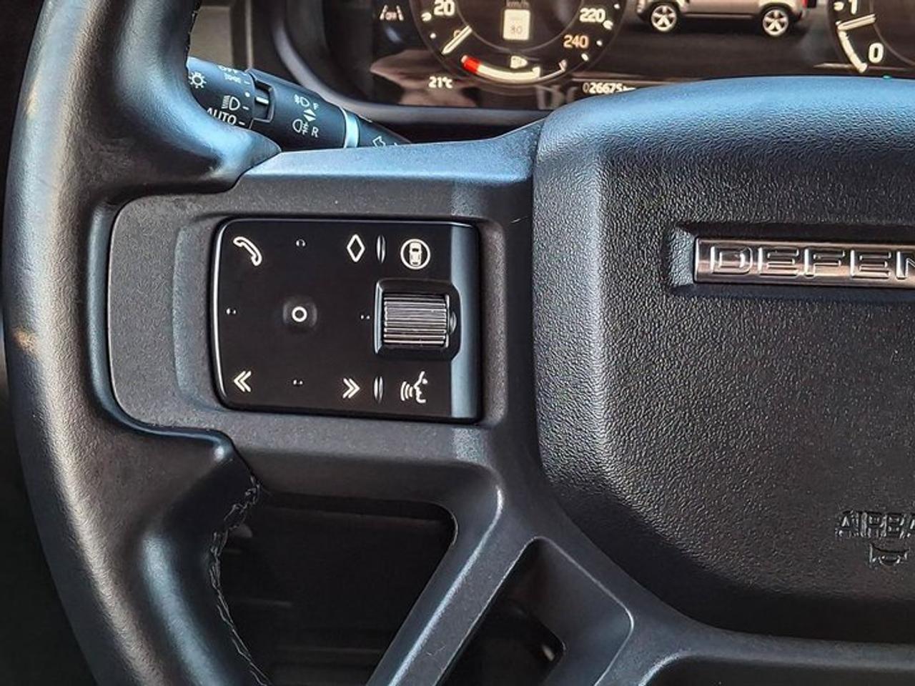 2025 Land Rover Defender 110 S 4WD | Leather | Sunroof | Nav | Heated Wheel + Seats | Power Seats | and More ! Photo