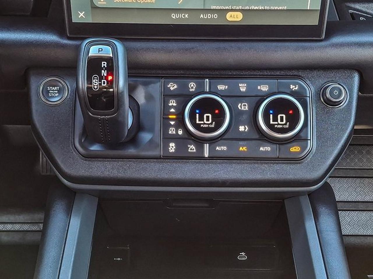 2025 Land Rover Defender 110 S 4WD | Leather | Sunroof | Nav | Heated Wheel + Seats | Power Seats | and More ! Photo