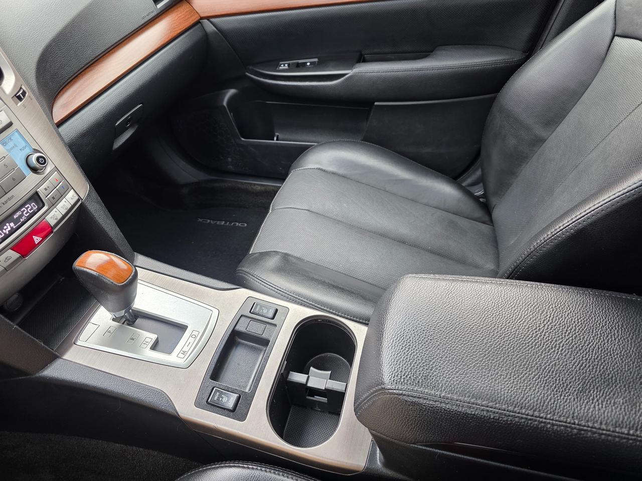 2014 Subaru Outback 3.6R Limited AWD Photo