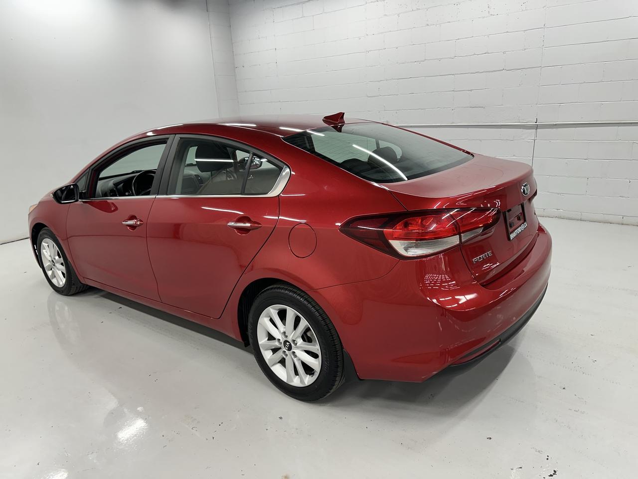 2017 Kia Forte EX Photo4