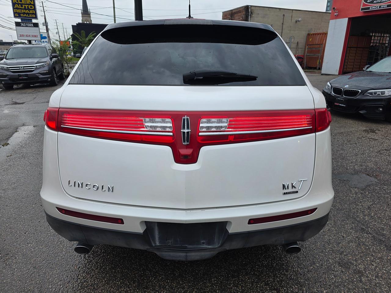 2012 Lincoln MKT 3.5L AWD Photo