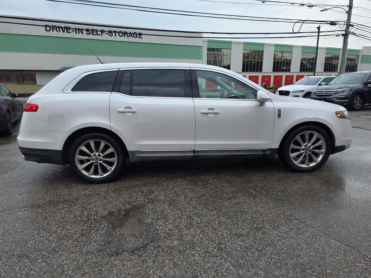 2012 Lincoln MKT 3.5L AWD Photo
