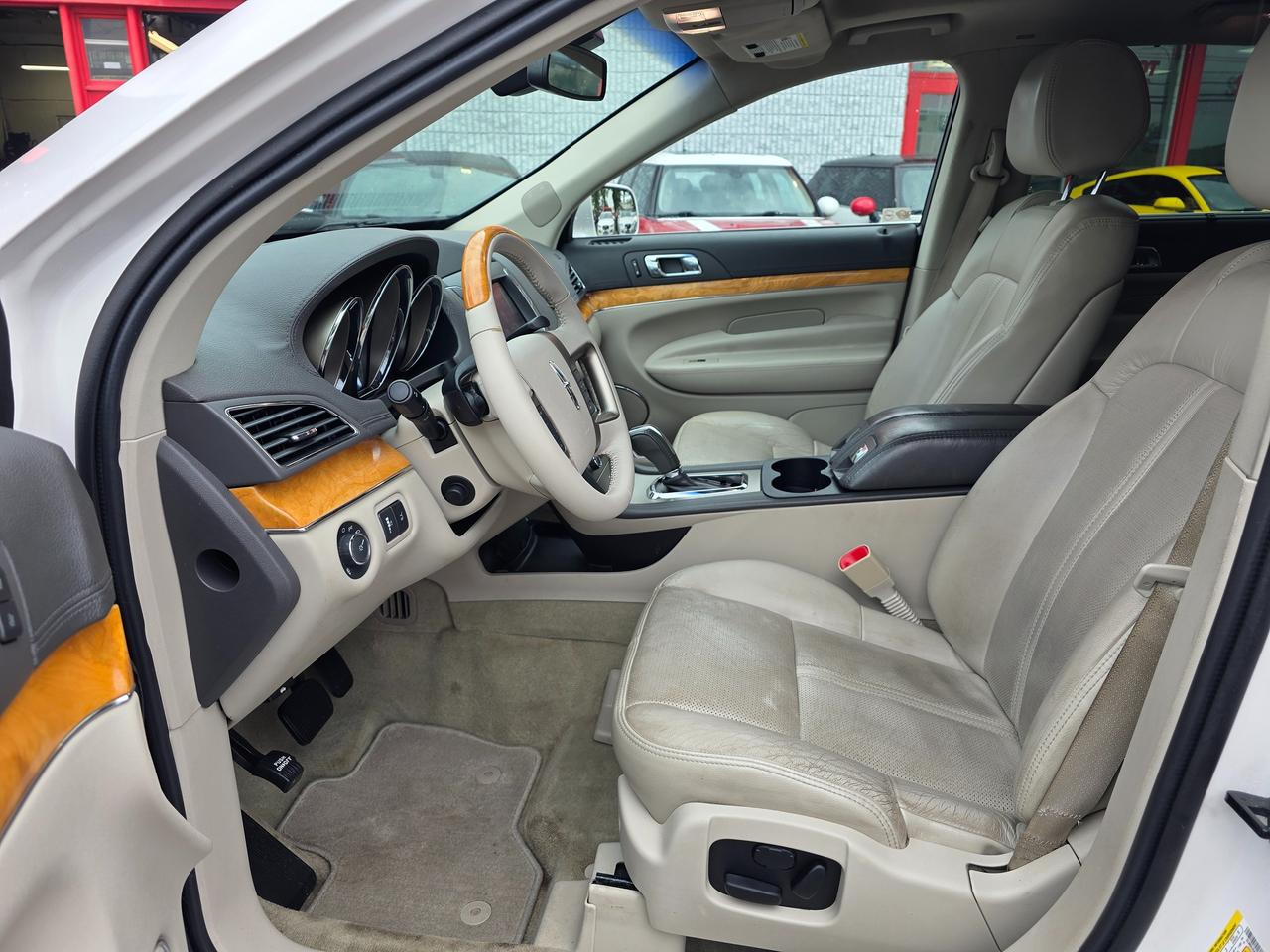 2012 Lincoln MKT 3.5L AWD Photo