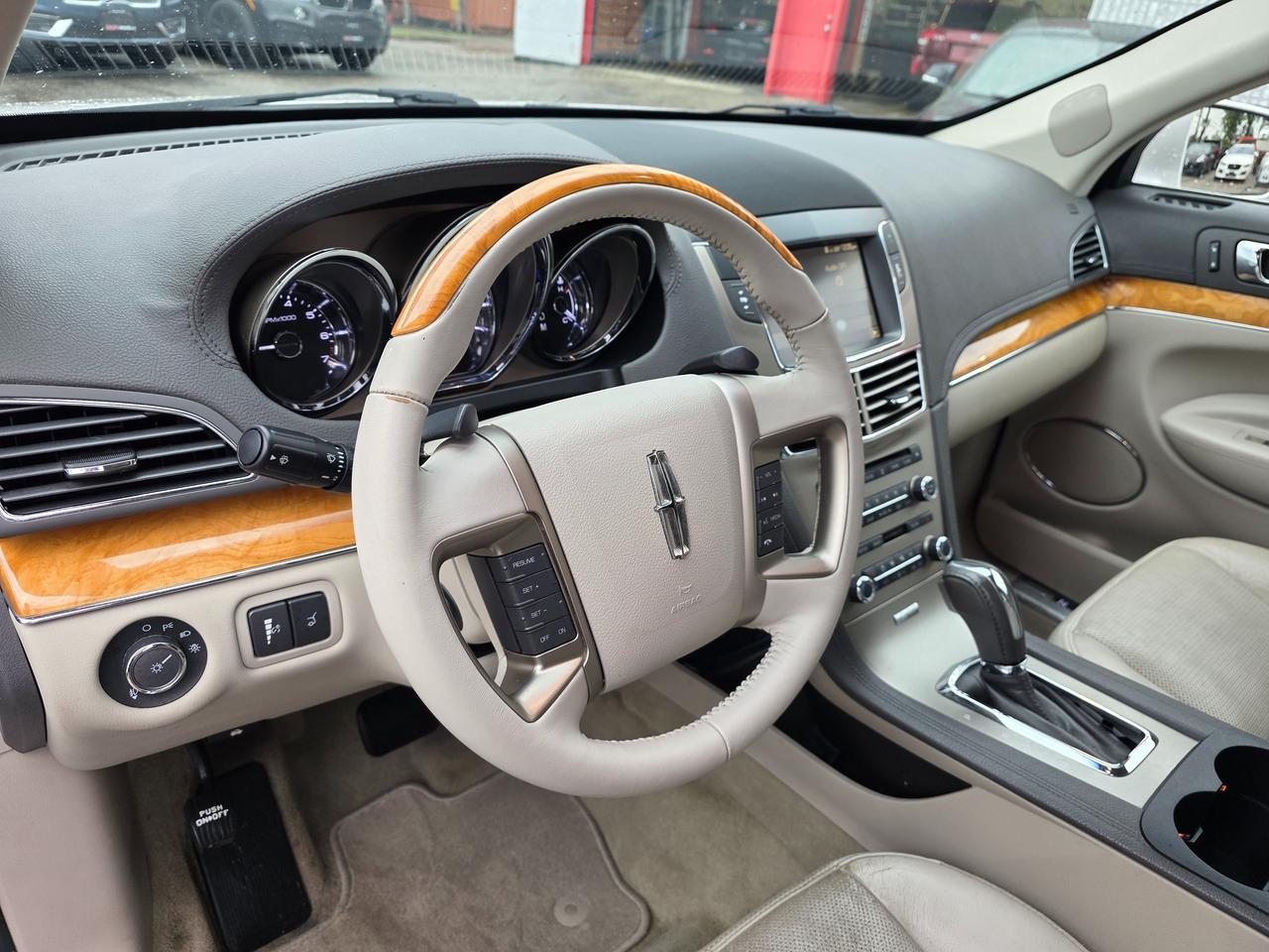 2012 Lincoln MKT 3.5L AWD Photo