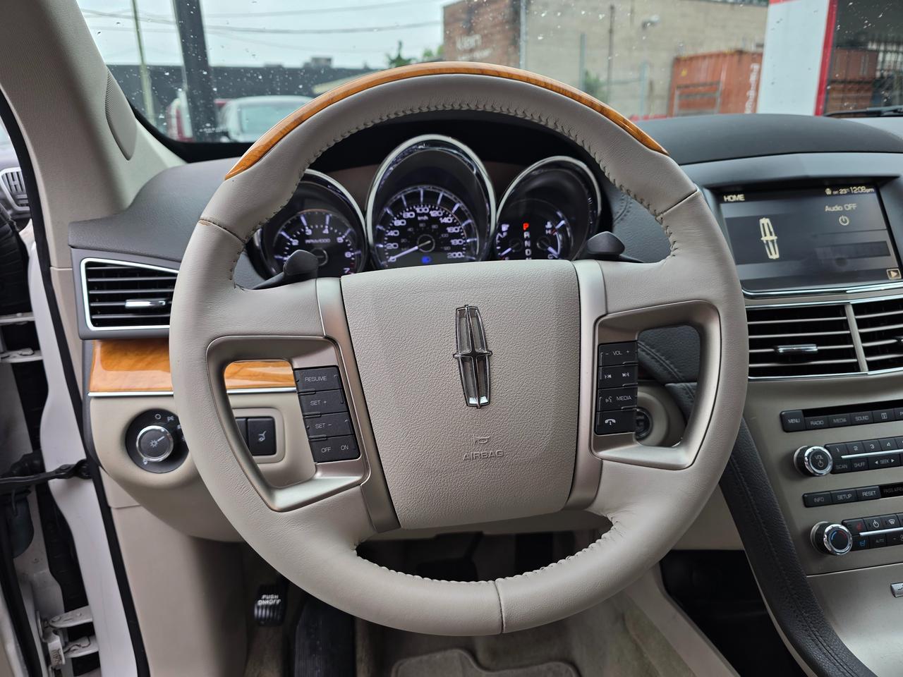 2012 Lincoln MKT 3.5L AWD Photo
