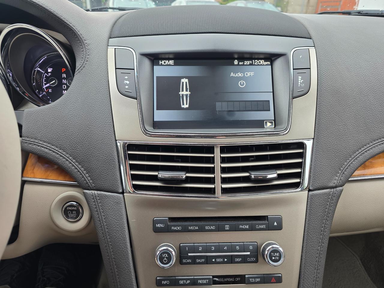 2012 Lincoln MKT 3.5L AWD Photo