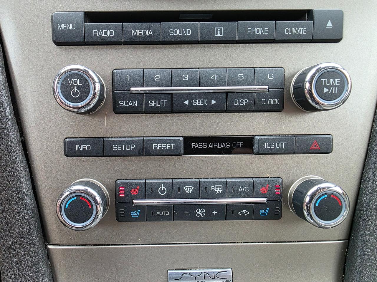 2012 Lincoln MKT 3.5L AWD Photo