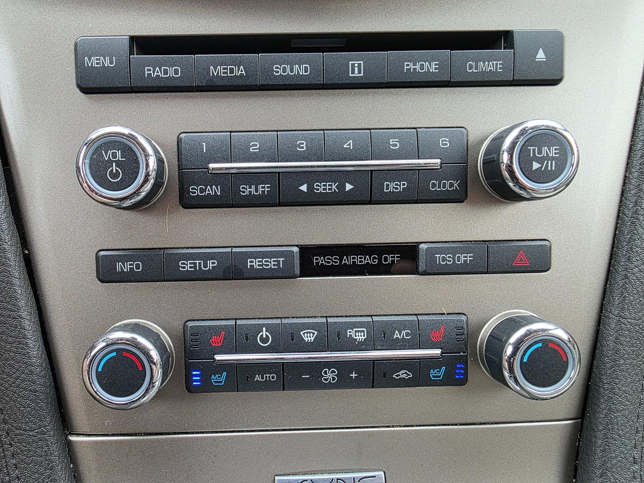 2012 Lincoln MKT 3.5L AWD Photo
