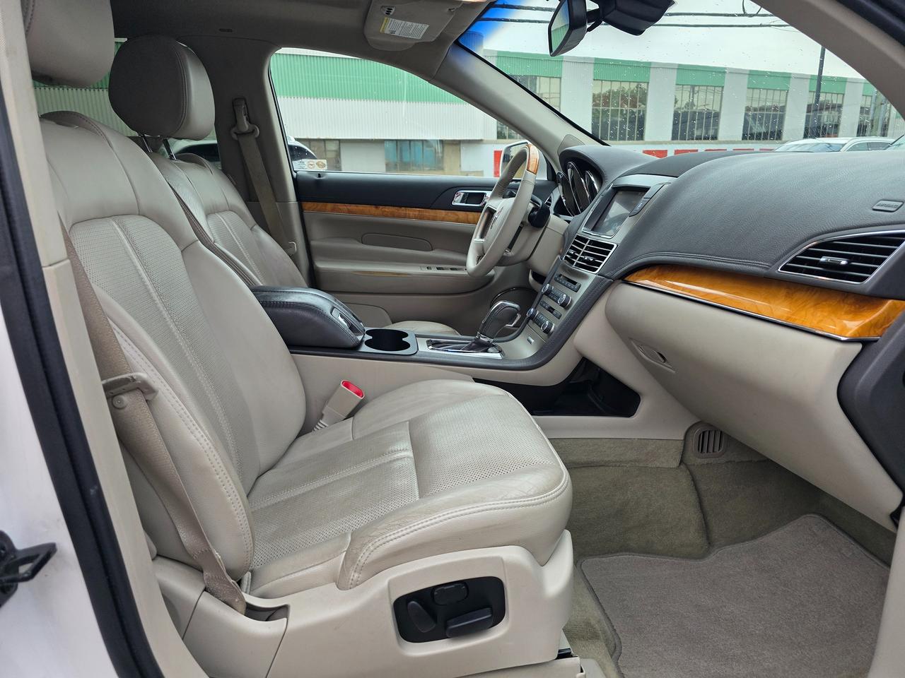 2012 Lincoln MKT 3.5L AWD Photo