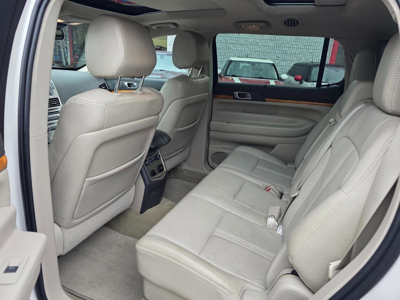 2012 Lincoln MKT 3.5L AWD Photo