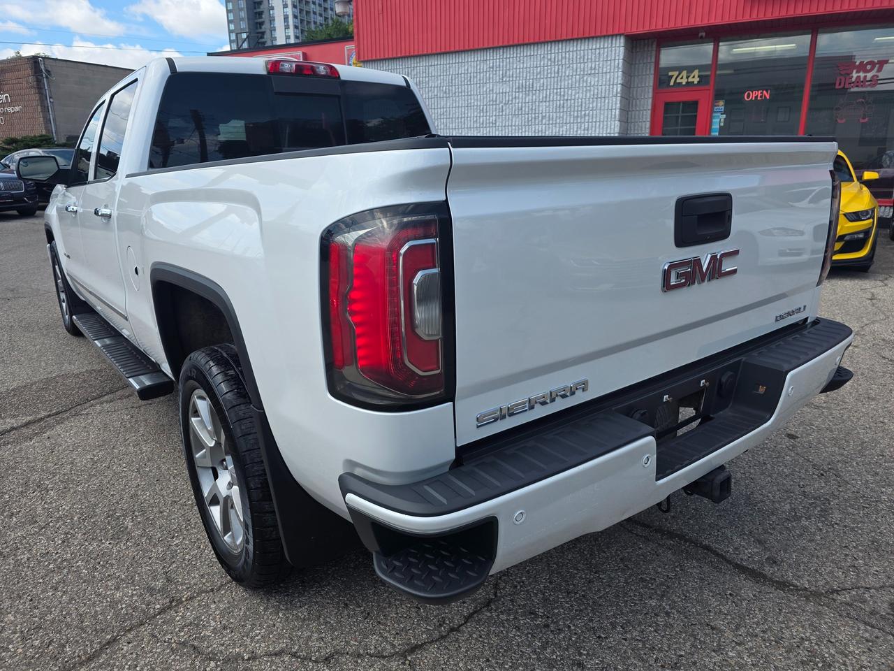 2018 GMC Sierra 1500 4WD Denali Crew Cab Photo