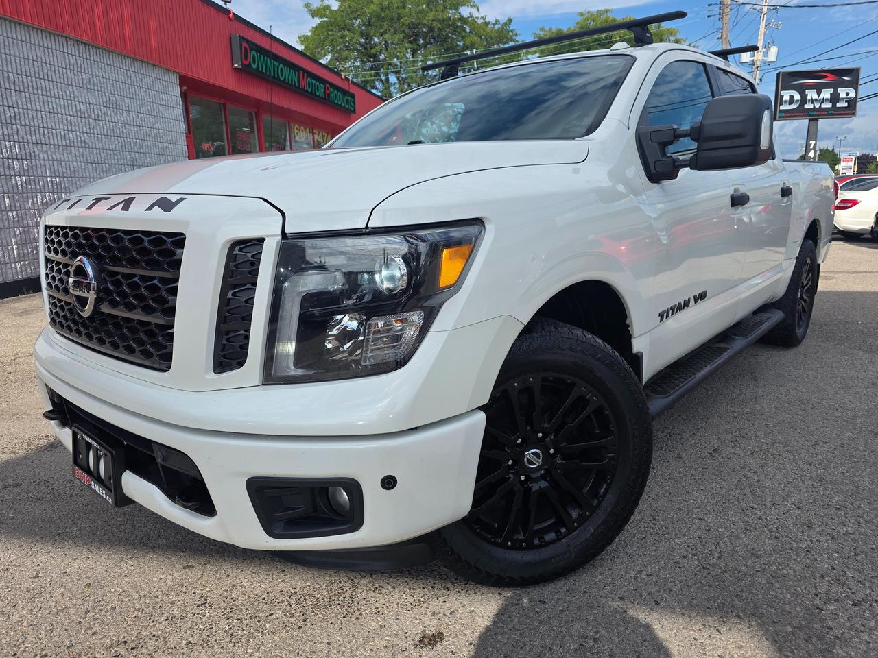 2018 Nissan Titan SV Midnight Edition 4WD Crew Cab Photo