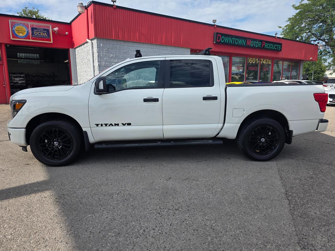 2018 Nissan Titan SV Midnight Edition 4WD Crew Cab Photo