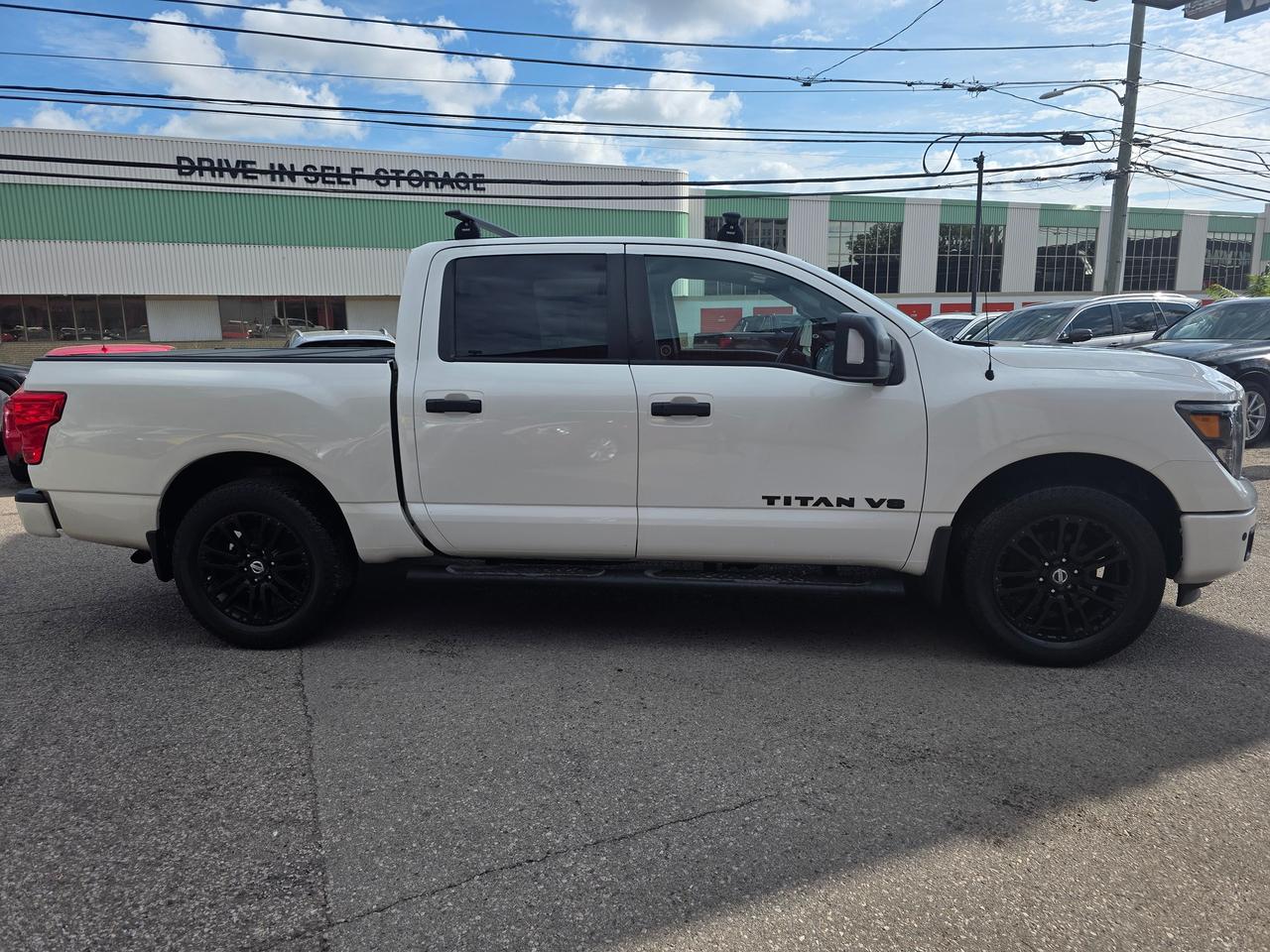 2018 Nissan Titan SV Midnight Edition 4WD Crew Cab Photo