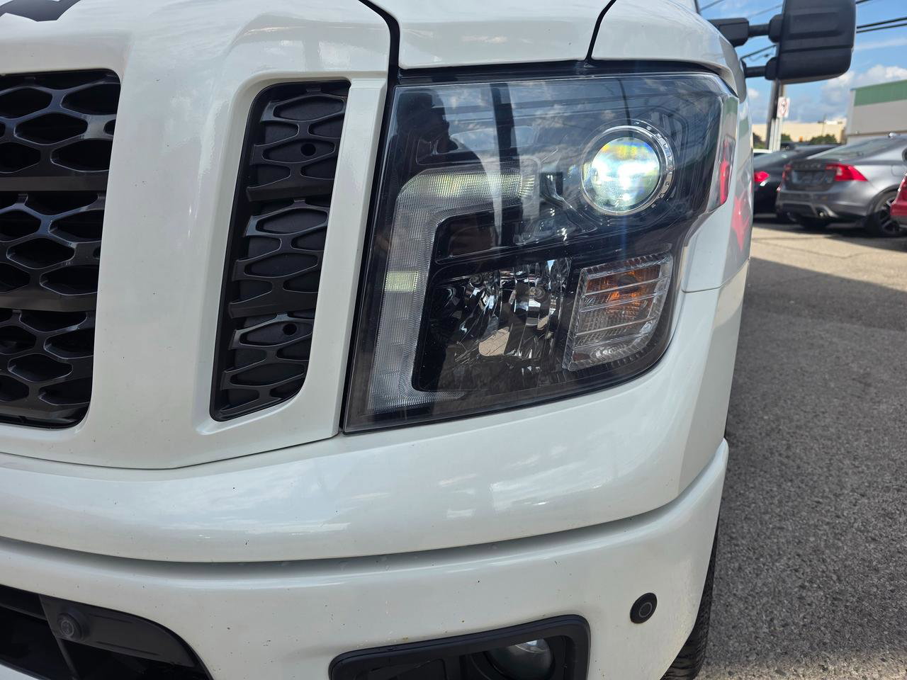 2018 Nissan Titan SV Midnight Edition 4WD Crew Cab Photo