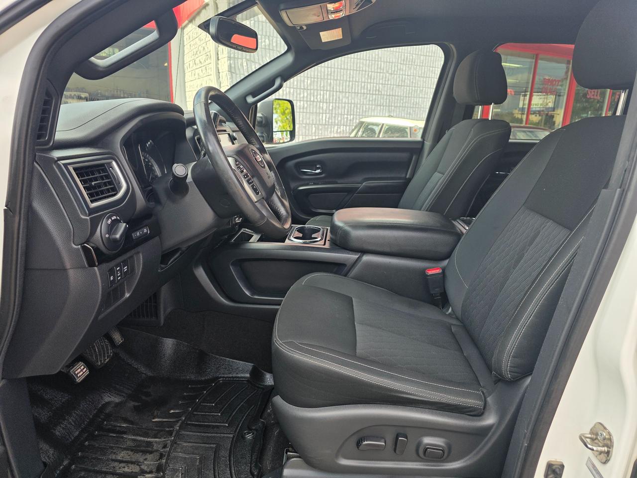 2018 Nissan Titan SV Midnight Edition 4WD Crew Cab Photo