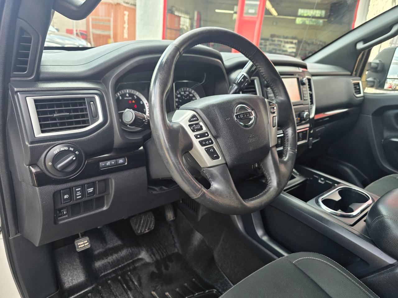 2018 Nissan Titan SV Midnight Edition 4WD Crew Cab Photo